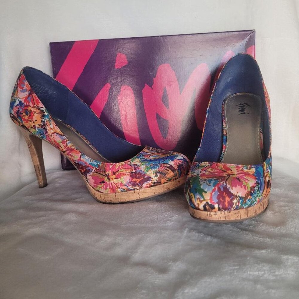 Fioni, size 9.5, floral with cork heel